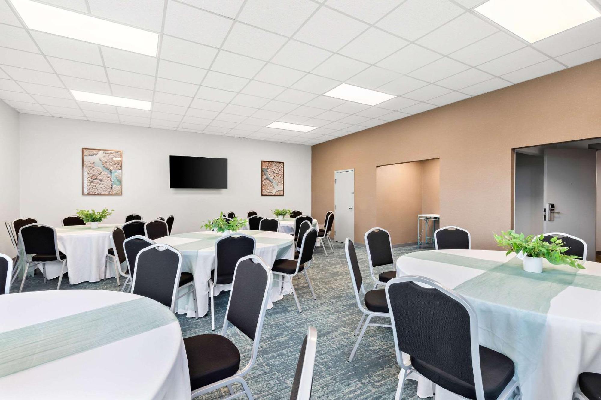 Comfort Inn Pocono Lakes Region Lake Ariel Екстериор снимка